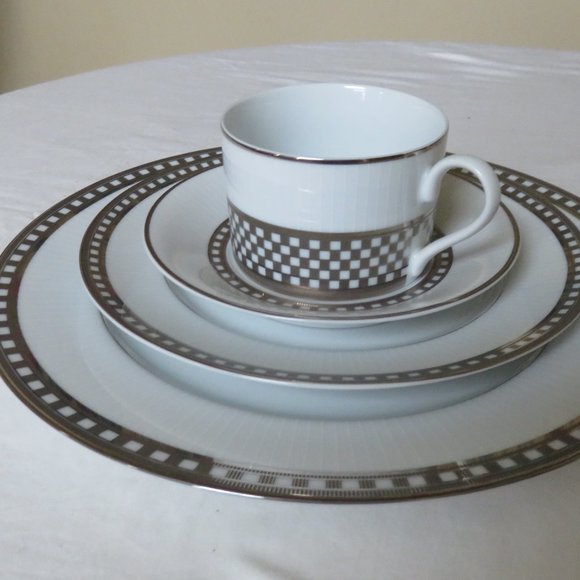 Mikasa Fine china ( starter set ) - Picture 5 of 7